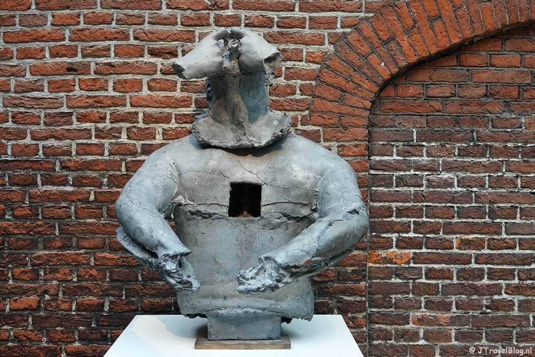 Kunstwerk Emotional Detox van Marc Quinn in Museum van de Geest in Haarlem