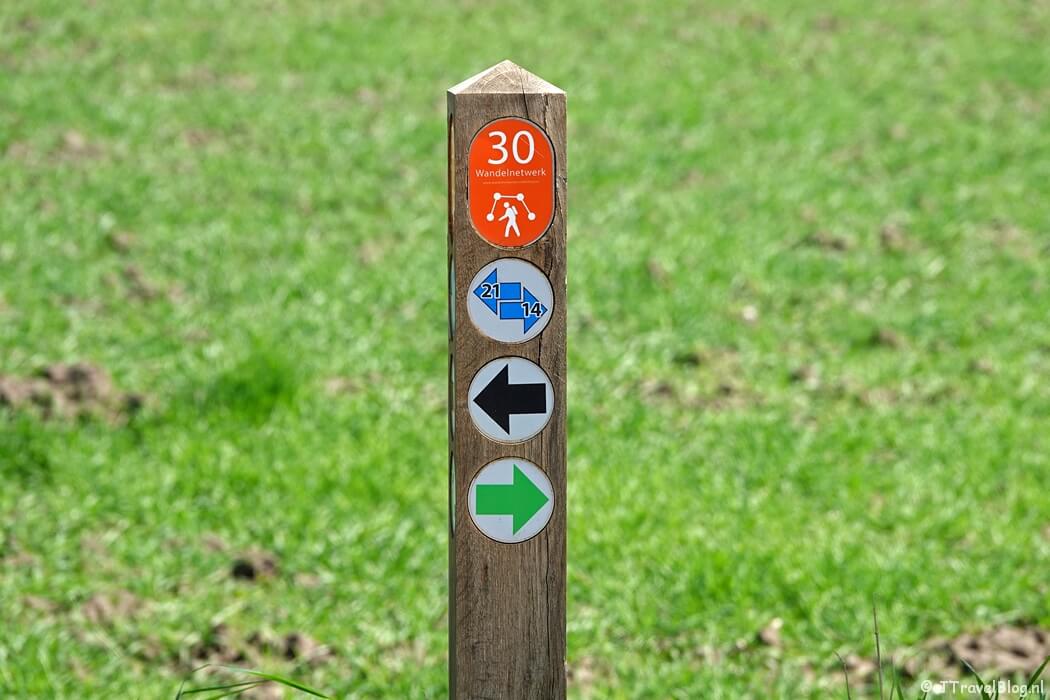 Routepaaltje tijdens mijn wandeling van de Olmenhorstroute van Wandelnetwerk Noord-Holland