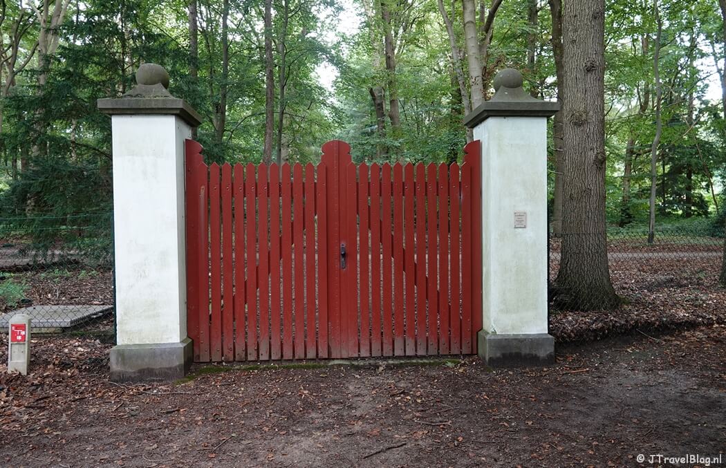 Een hek op de Hoorneboegse heide tijdens de 2e etappe van het Voetstappenpad