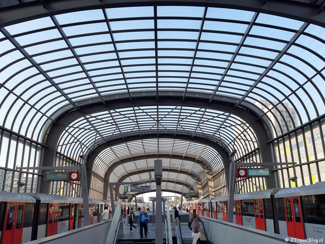 Metrostation Amsterdam Noord tijdens mijn wandeling tussen Broek in Waterland en Amsterdam