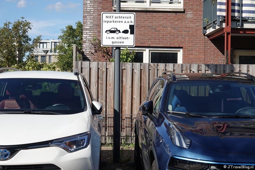 Niet achteruit parkeren tijdens mijn wandeling van de Pioniersroute van Wandelnetwerk Noord-Holland