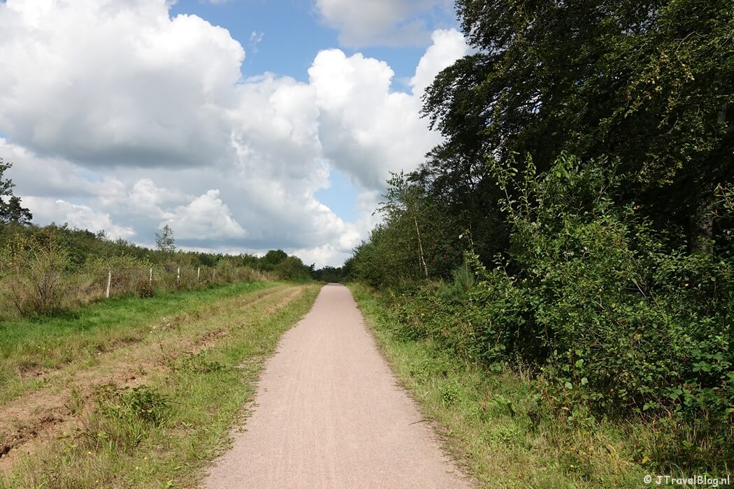 Een wandelpad tijdens de 2e etappe van het Voetstappenpad