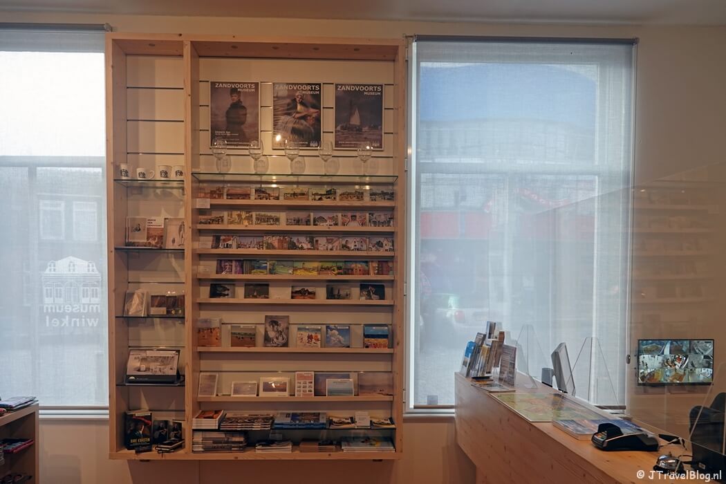 Museumwinkel in het Zandvoorts Museum in Zandvoort