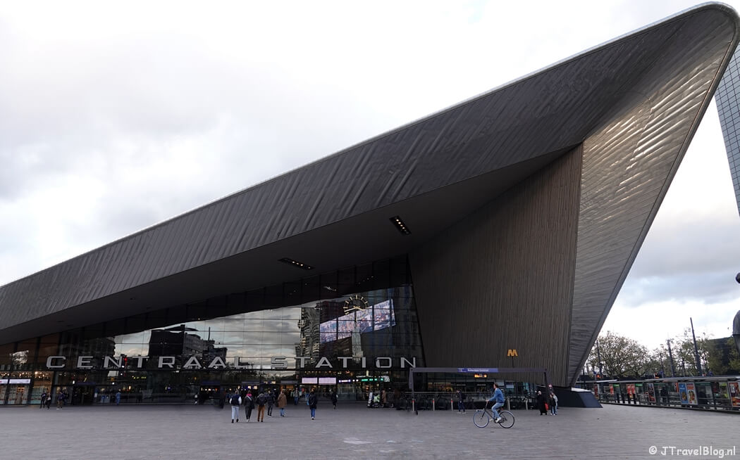 Rotterdam Centraal Station tijdens mijn Food, Fashion & Design wandeling in Rotterdam