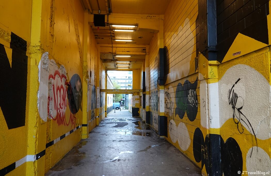 Tunnel naar de Luchtsingel tijdens mijn Food, Fashion & Design wandeling in Rotterdam
