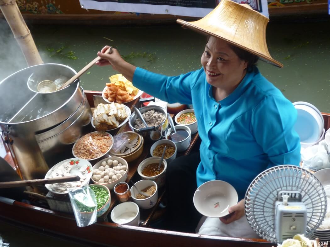 Fotoblog met blauwe foto's: Drijvende Markt in Thailand