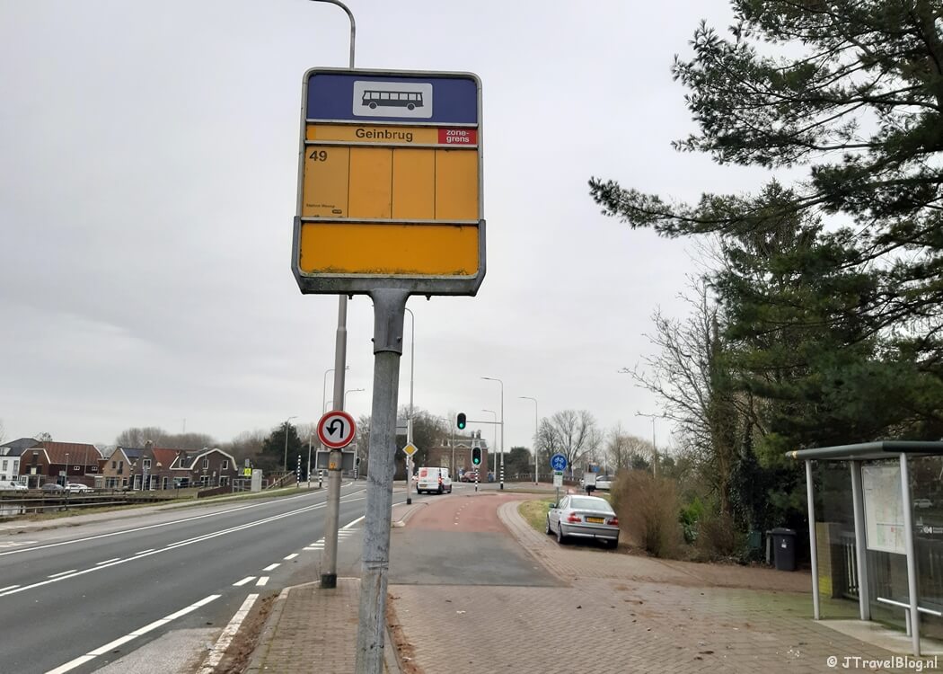 Bushalte in Driemond tijdens mijn wandeling van de 1e etappe van de oudste wandelroute van Nederland van Station Amsterdam-Muiderpoort naar Driemond