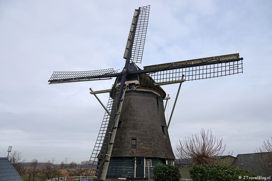 Gemeenschapsmolen tijdens mijn wandeling van de 1e etappe van de oudste wandelroute van Nederland van Station Amsterdam-Muiderpoort naar Driemond