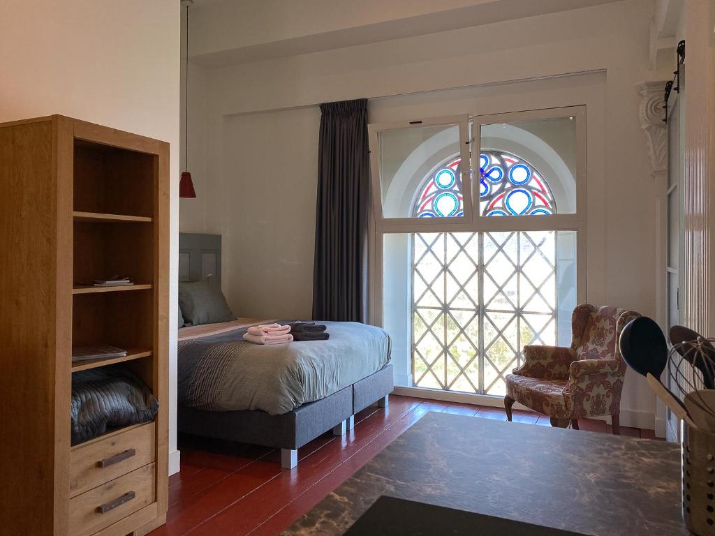 Bijzonder overnachten in een kerk: Mauritiuskerk Studioโs in Jirnsum โ Friesland