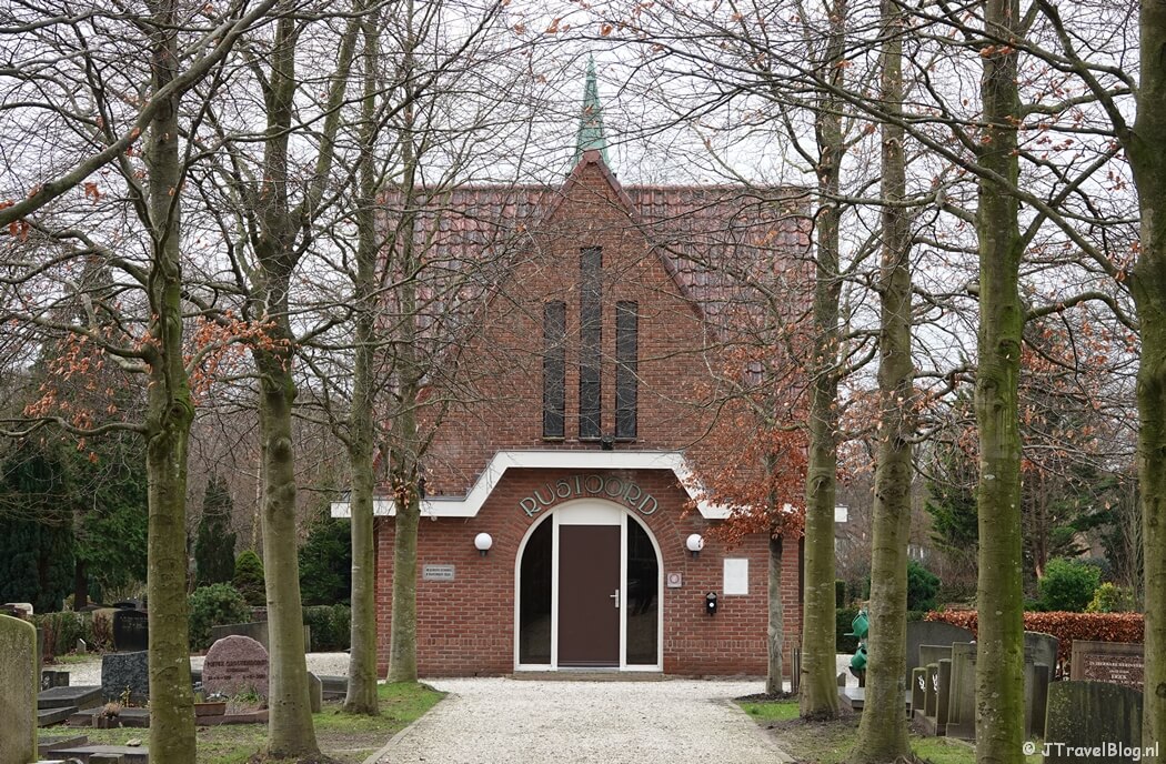 Rustoord in Diemen tijdens mijn wandeling van de 1e etappe van de oudste wandelroute van Nederland van Station Amsterdam-Muiderpoort naar Driemond