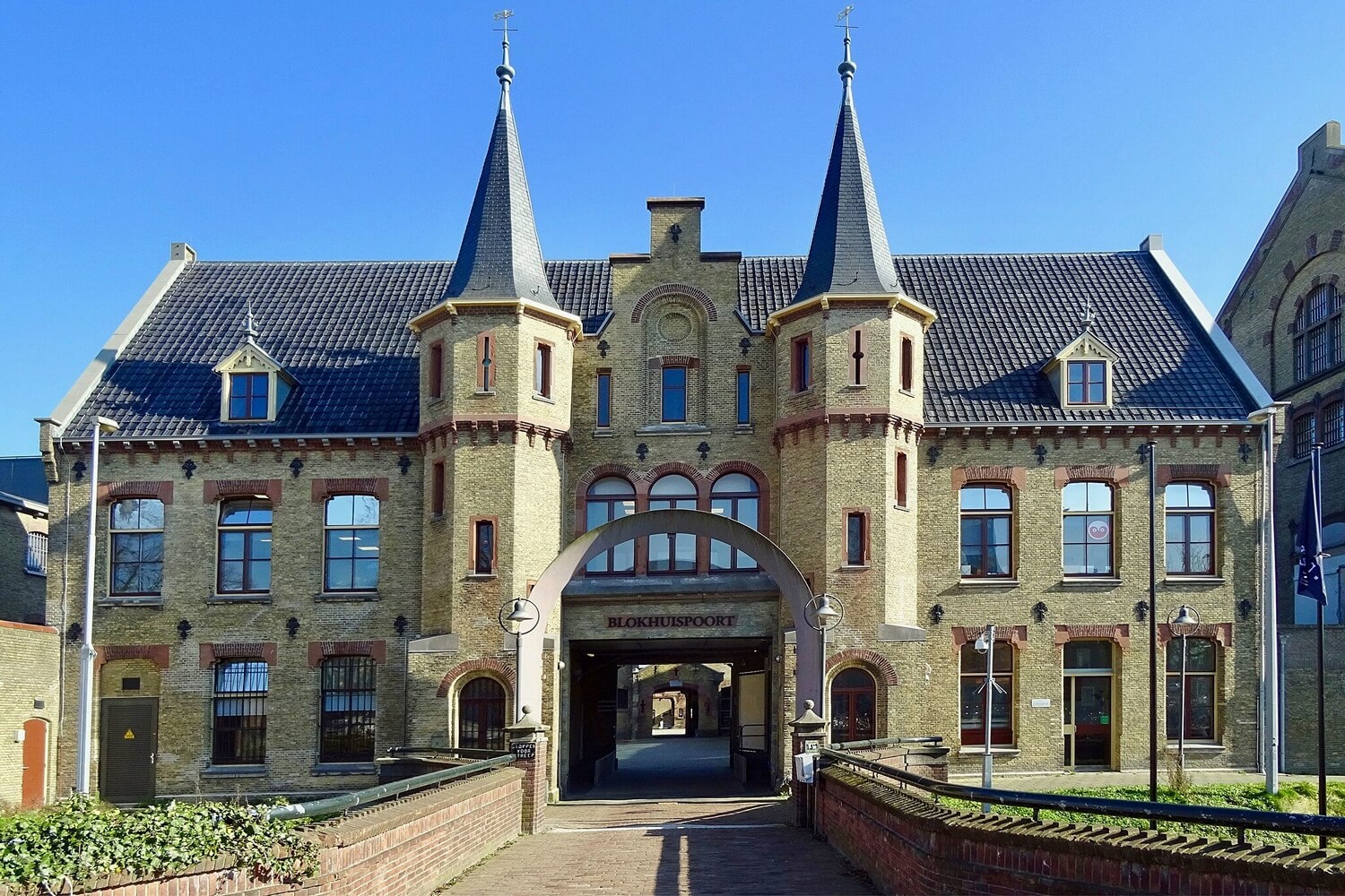 Blokhuispoort in Leeuwarden / Foto: https://commons.wikimedia.org/wiki/File:20190227_Blokhuispoort_Leeuwarden.jpg