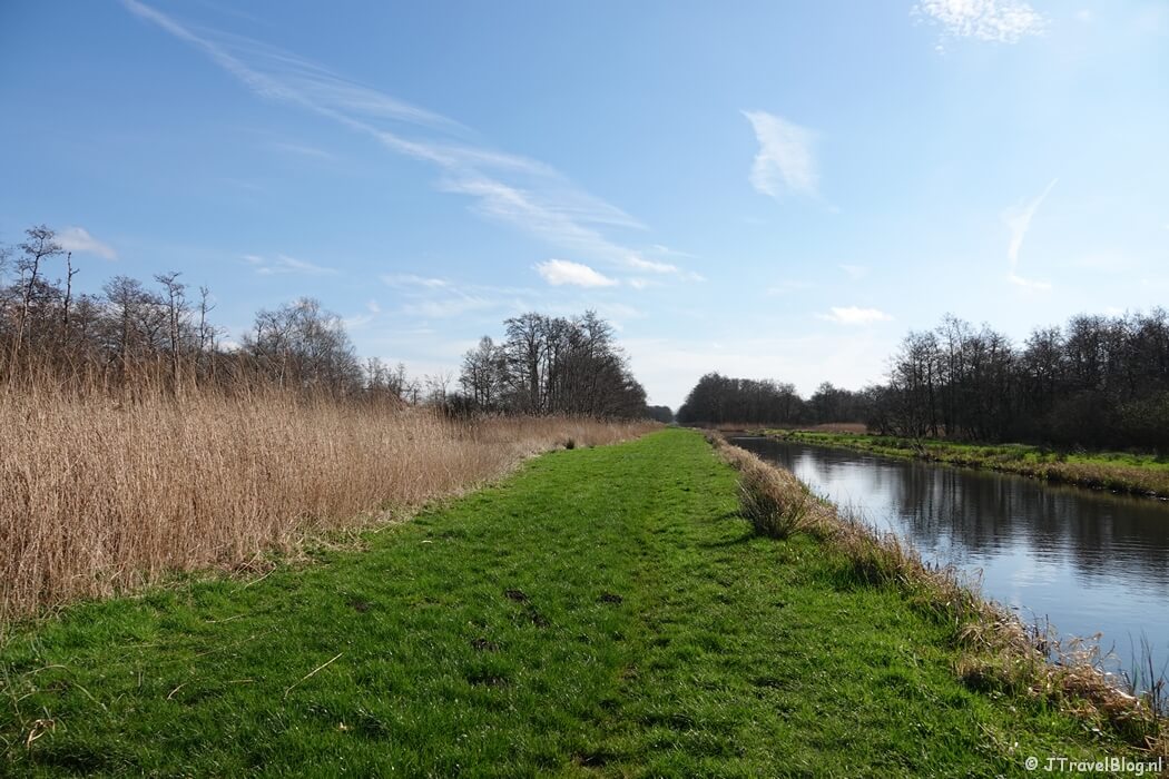 Wandelpad in de Ankeveense Plassen tijdens mijn wandeling van de 3e etappe van de oudste wandelroute van Nederland van Nederhorst den Berg naar Hilversum