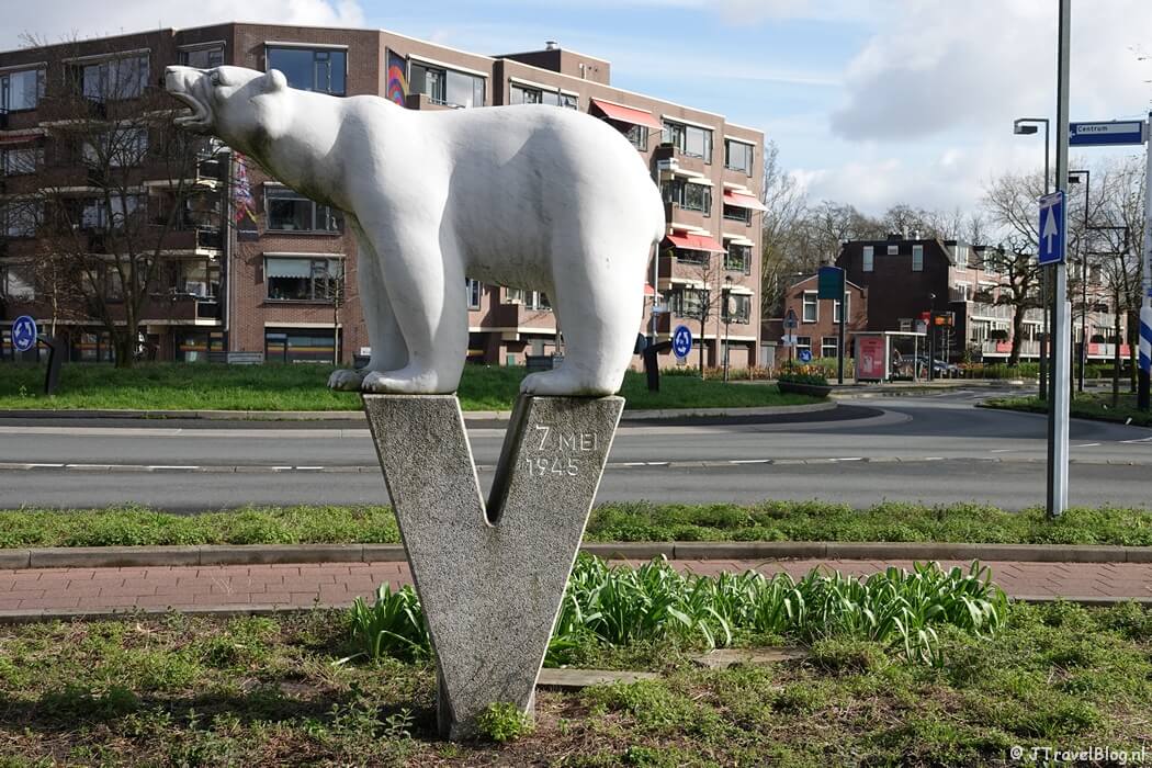 Polar Bear in Hilversum tijdens mijn wandeling van de 4e etappe van de oudste wandelroute van Nederland van Hilversum naar Den Dolder