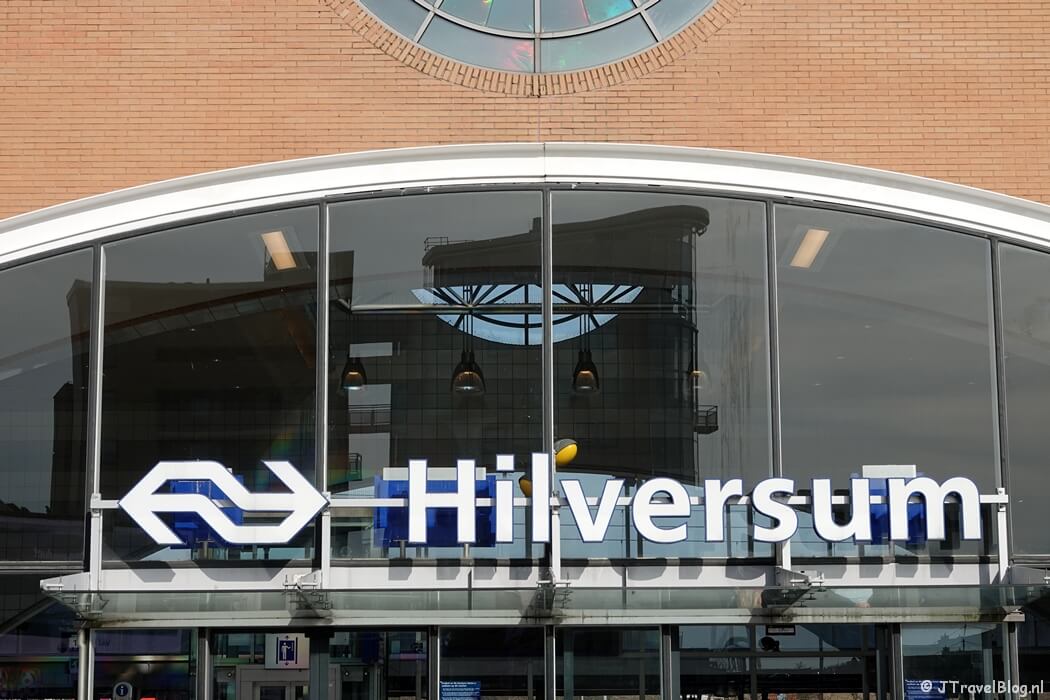 Station Hilversum tijdens mijn wandeling van de 3e etappe van de oudste wandelroute van Nederland van Nederhorst den Berg naar Hilversum