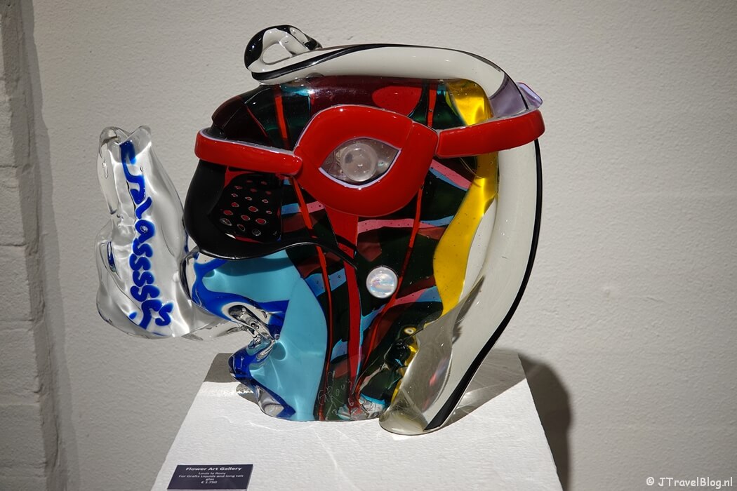 Werk van Louis La Rooy in het Flower Art Museum in Aalsmeer