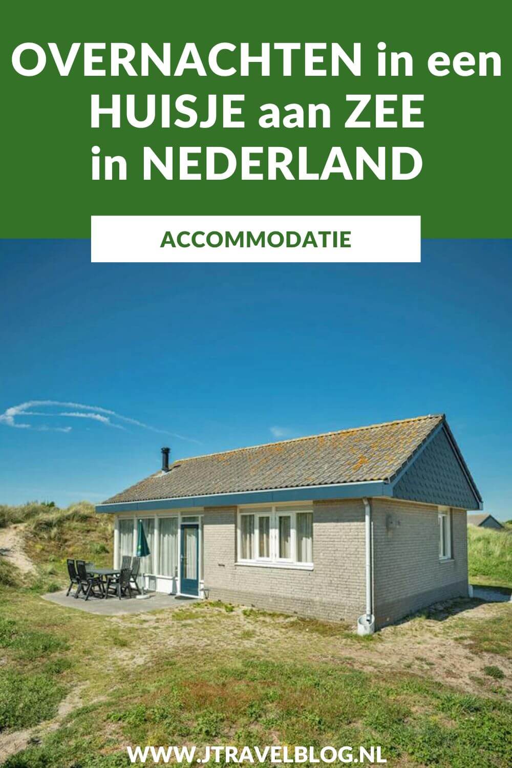 Overnachten in een huisje aan zee in Nederland is het hele jaar door heerlijk. Zo vanuit je bed het strand op en 's avonds vanuit je stoel op een veranda, terras of op het strand kijken naar de zonsondergang. Ik heb een aantal voor je op een rijtje gezet waar jij kunt overnachten! #overnachtenaanzee #accommodatie #jtravelblog #jtravel