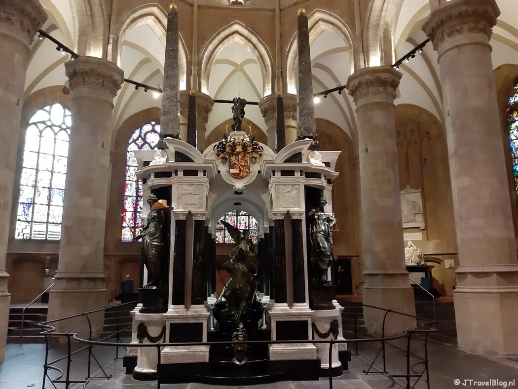 Het graf van Willem van Oranje in de Nieuwe Kerk in Delft tijdens mijn wandeling in Delft : in de voetsporen van Johannes Vermeer