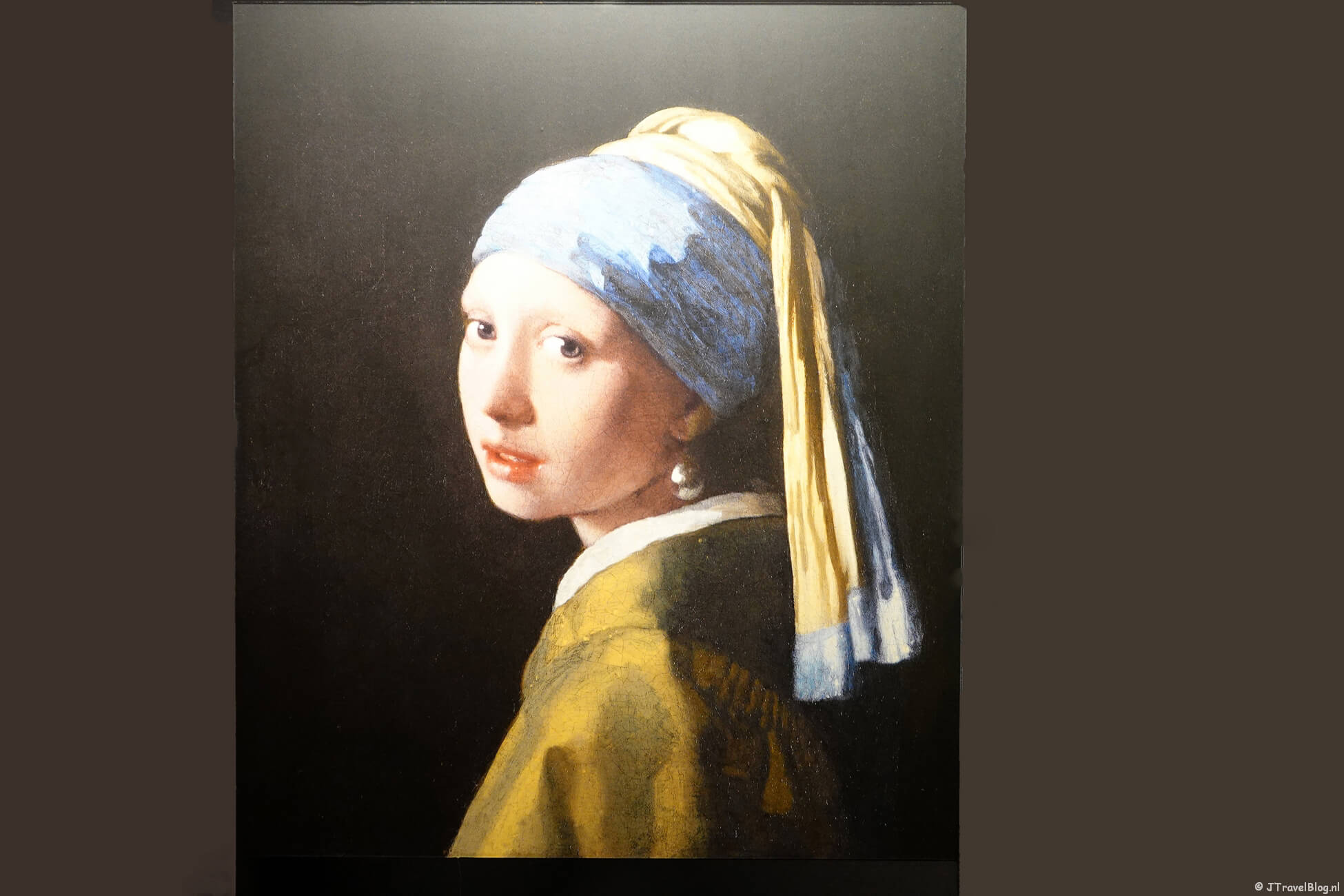 Het meisje met de parel in het Vermeer Centrum Delft tijdens mijn wandeling in Delft : in de voetsporen van Johannes Vermeer