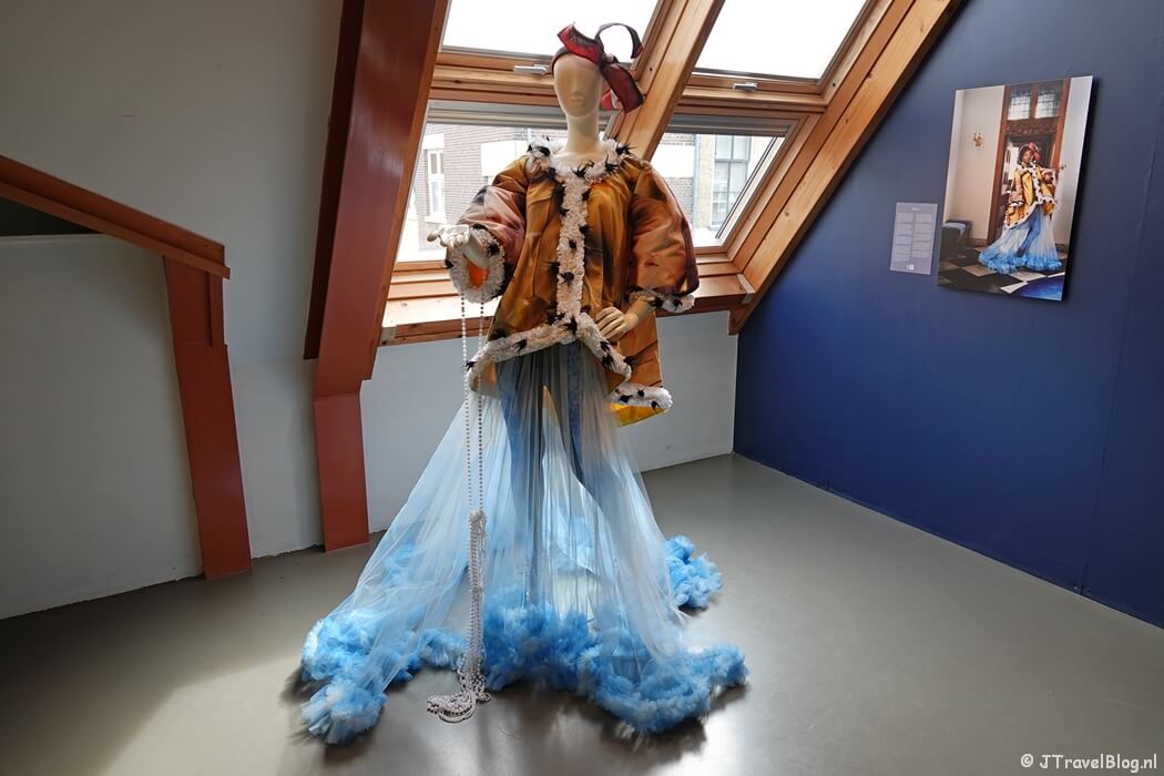 Tentoonstelling Vermeer Recycle in het Vermeer Centrum Delft tijdens mijn wandeling in Delft : in de voetsporen van Johannes Vermeer