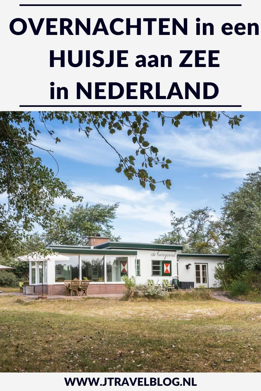 Overnachten in een huisje aan zee in Nederland is het hele jaar door heerlijk. Zo vanuit je bed het strand op en 's avonds vanuit je stoel op een veranda, terras of op het strand kijken naar de zonsondergang. Ik heb een aantal voor je op een rijtje gezet waar jij kunt overnachten! #overnachtenaanzee #accommodatie #jtravelblog #jtravel