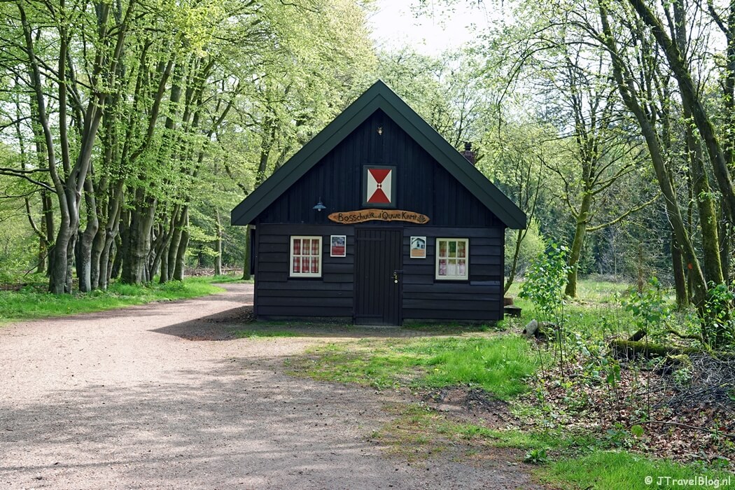 Bosschuur d'Ouwe Kamp tijdens mijn wandeling van de 6e etappe van de oudste wandelroute van Nederland van Zeist naar Maarn