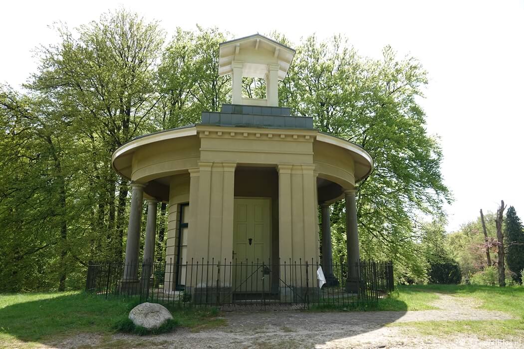 Koepel van Stoop tijdens mijn wandeling van de 6e etappe van de oudste wandelroute van Nederland van Zeist naar Maarn