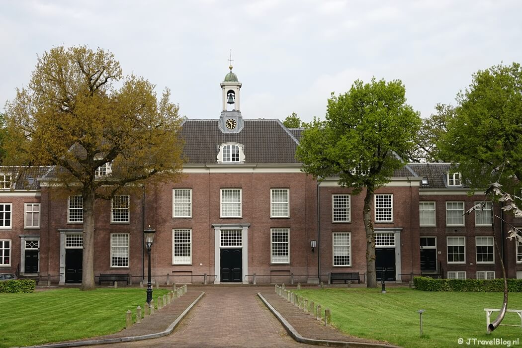 Zusterplein in Zeist tijdens mijn wandeling van de 6e etappe van de oudste wandelroute van Nederland van Zeist naar Maarn