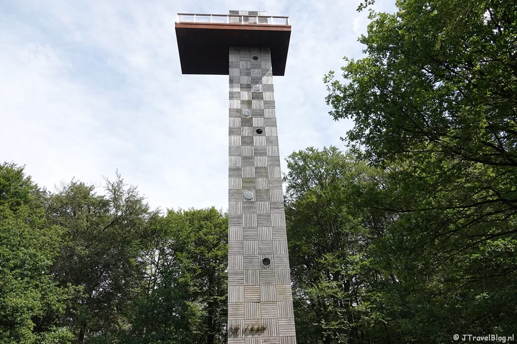 Uitkijktoren De Kaap tijdens mijn wandeling van de 8e etappe van de oudste wandelroute van Nederland van Doorn naar Leersum