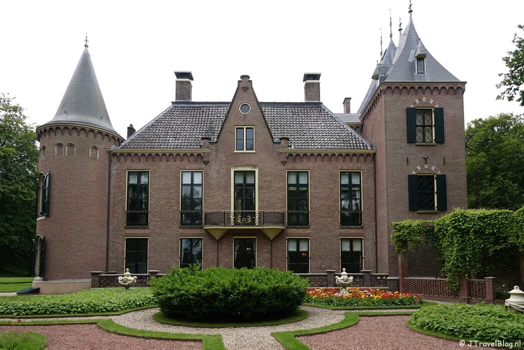 De voorkant van Kasteel Keukenhof in Lisse