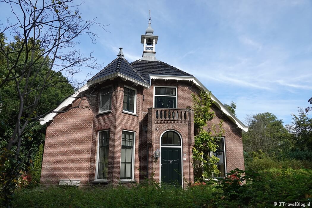 Hofje van Verschuer Brants in Bennebroek tijdens de Trambaanroute in Bennebroek