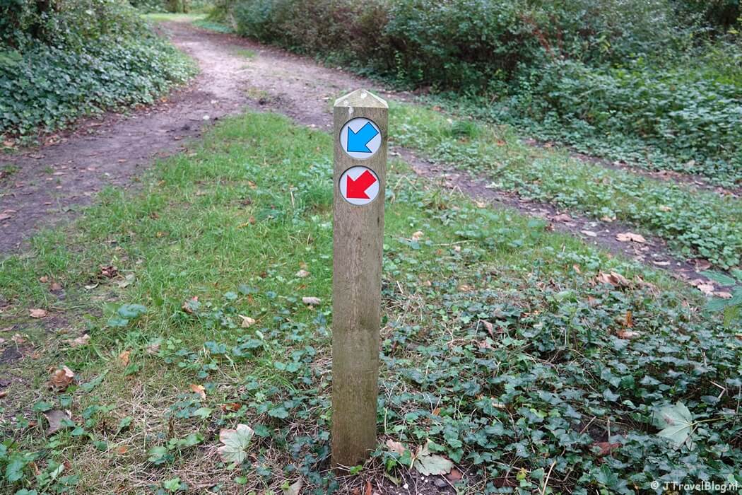 Routepijlen in Bennebroek tijdens de Trambaanroute in Bennebroek