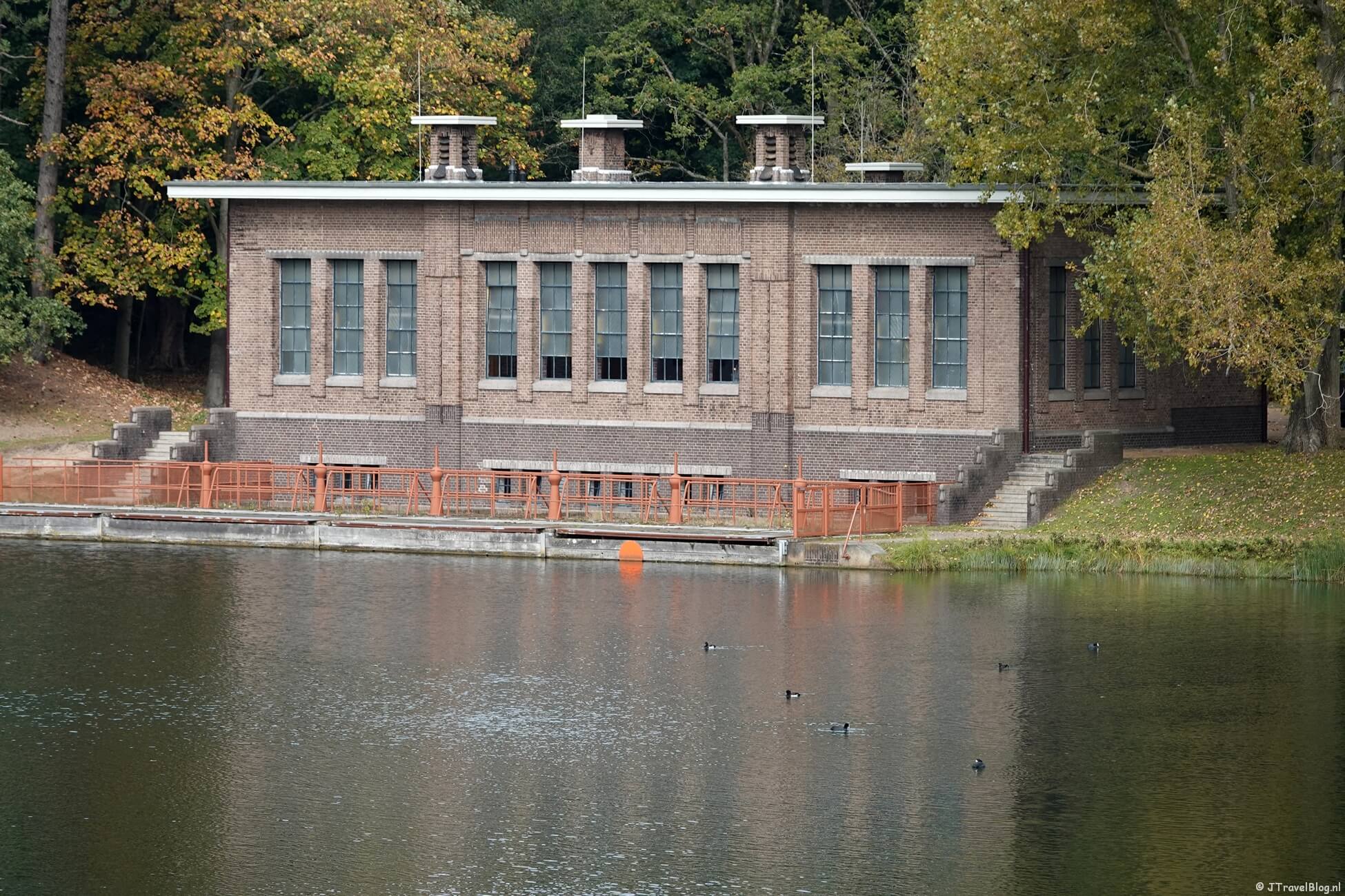 De oranje wandelroute Oranjekom vanaf ingang Oase in de Amsterdamse Waterleidingduinen
