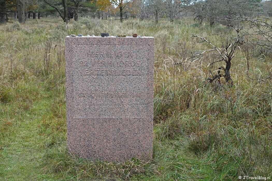 Een oorlogsmonument tijdens mijn rondje Konijnenberg in Nationaal Park Zuid-Kennemerland