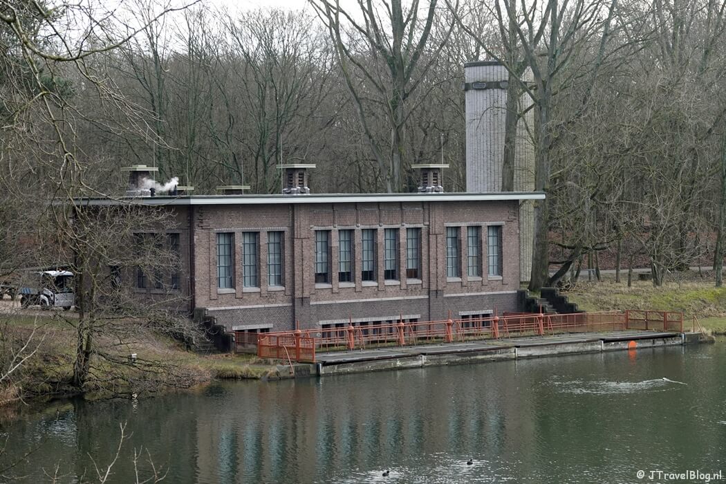 Bezoekerscentrum Oranjekom tijdens de gele wandelroute Oranjekom vanaf ingang Oase in de Amsterdamse Waterleidingduinen