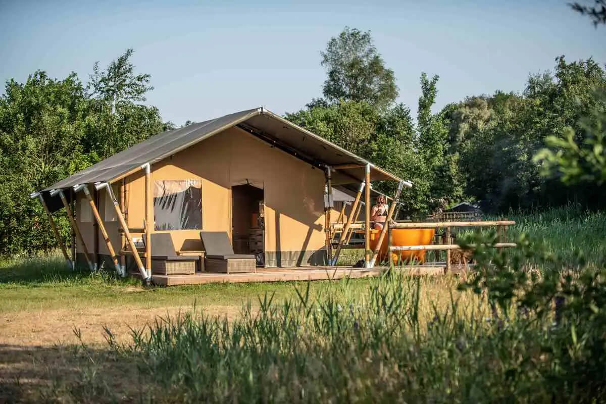 Overnachten in een tipitent of op een glamping : een glamping tent in Lattrop-Breklenkamp – Overijssel