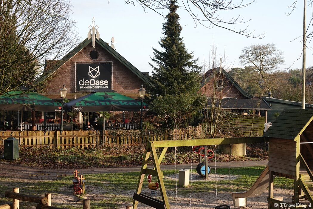 Pannenkoekhuis De Oase tijdens de gele wandelroute Oranjekom vanaf ingang Oase in de Amsterdamse Waterleidingduinen