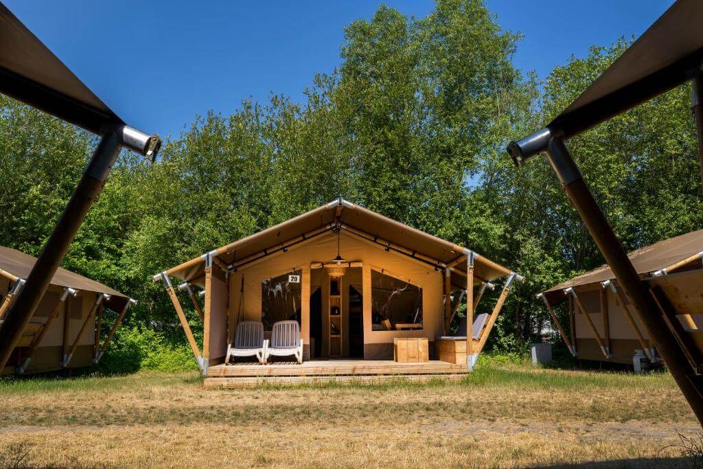 Overnachten in een tipitent of op een glamping : een safaritent in Kamperland – Zeeland