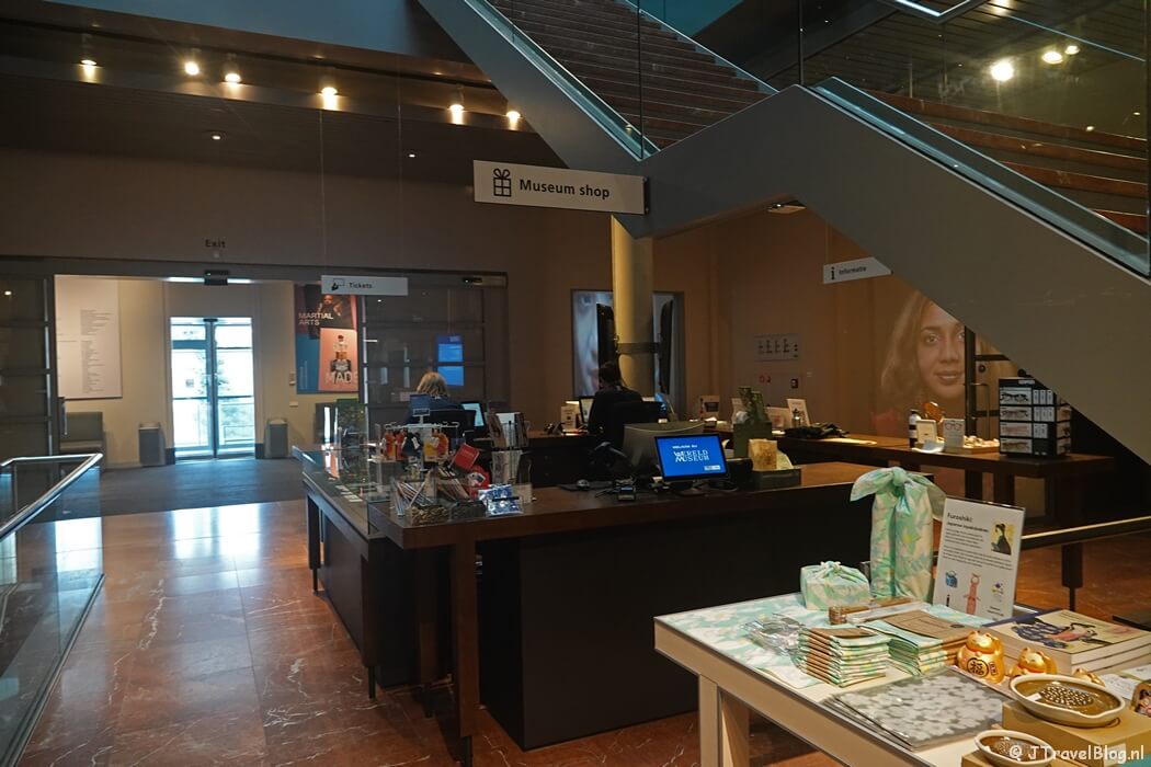 De balie in het Wereldmuseum Leiden in Leiden