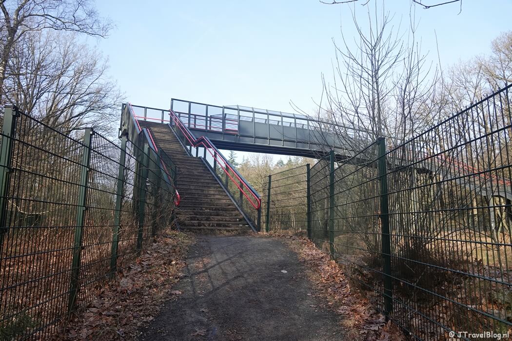 Voetgangersbrug tijdens mijn NS-wandeling Landgoed Groeneveld