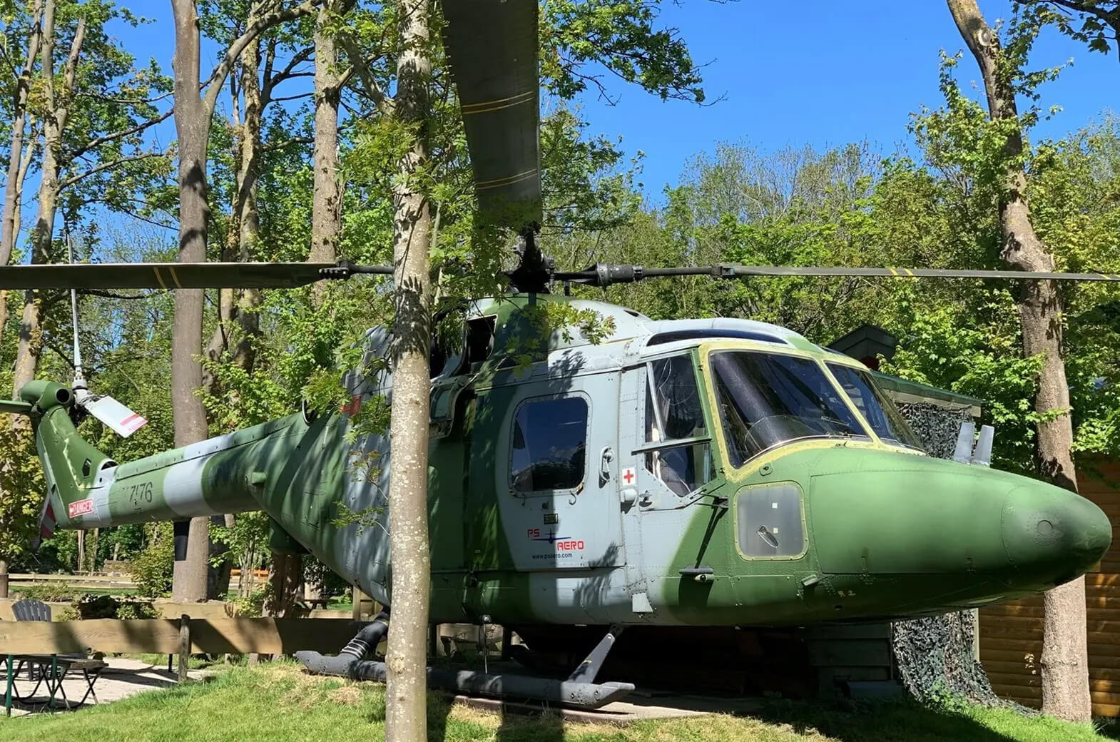 Overnachten in een vliegtuig in Nederland : Helikopter in Wieringerwerf - Noord-Holland