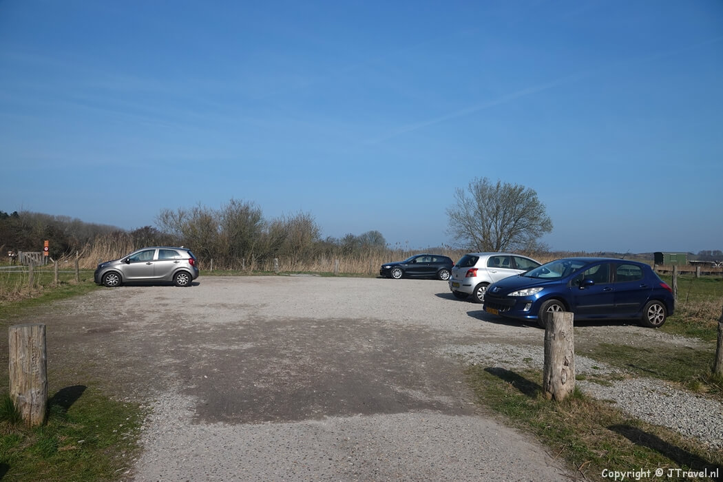 De parkeerplaats van natuurgebied Lentevreugd in Wassenaar