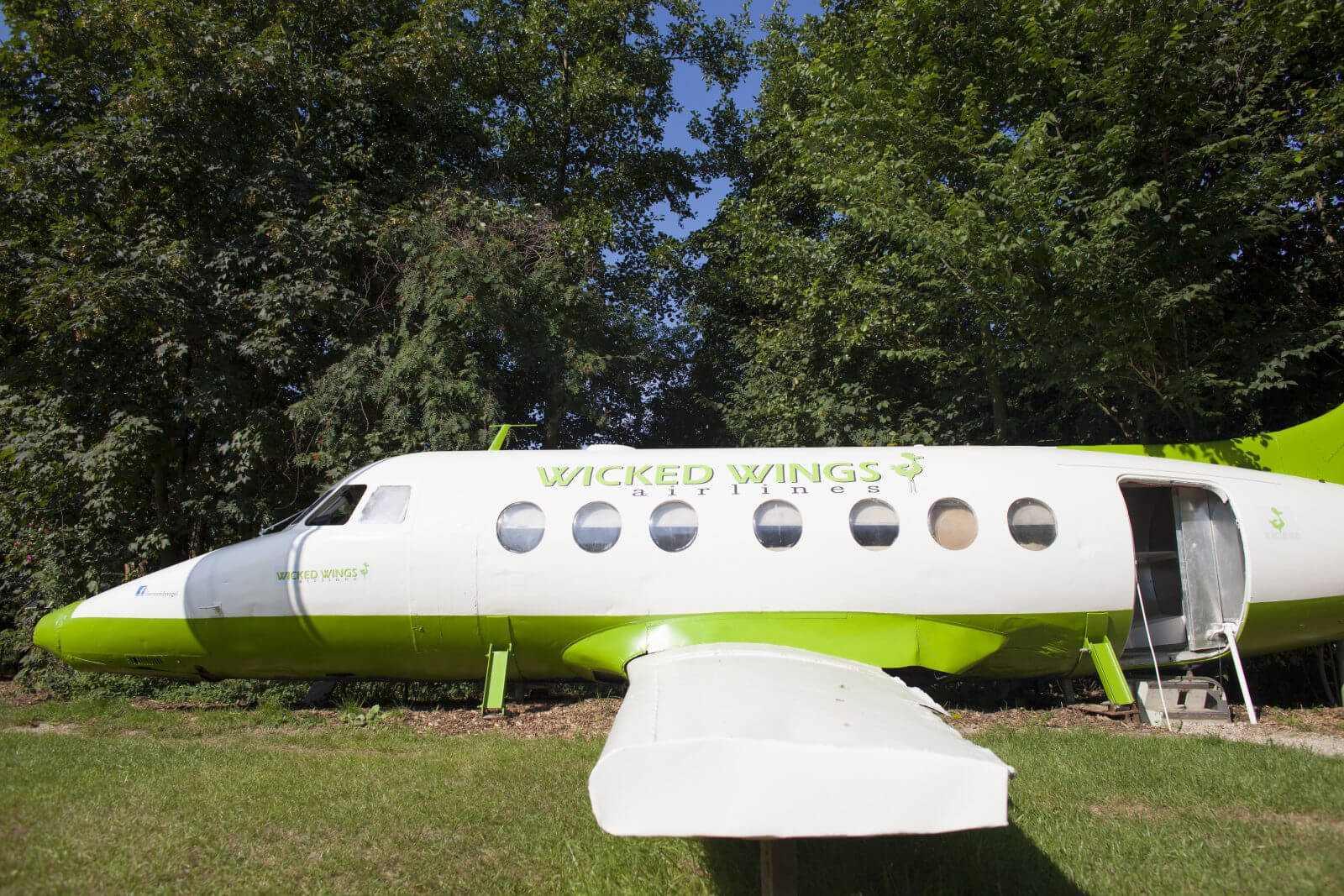 Overnachten in een vliegtuig in Nederland : Vliegtuig in Vlaardingen - Zuid-Holland