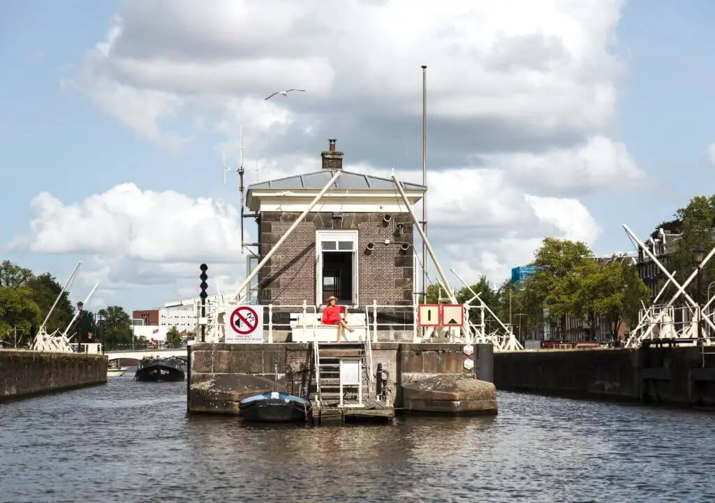Overnachten in een monumentaal gebouw in Nederland : Brugwachterswoning in Amsterdam - Noord-Holland