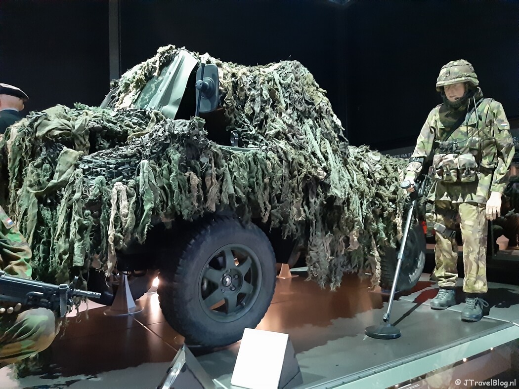 Gecamoufleerd in het Nationaal Militair Museum in Soesterberg