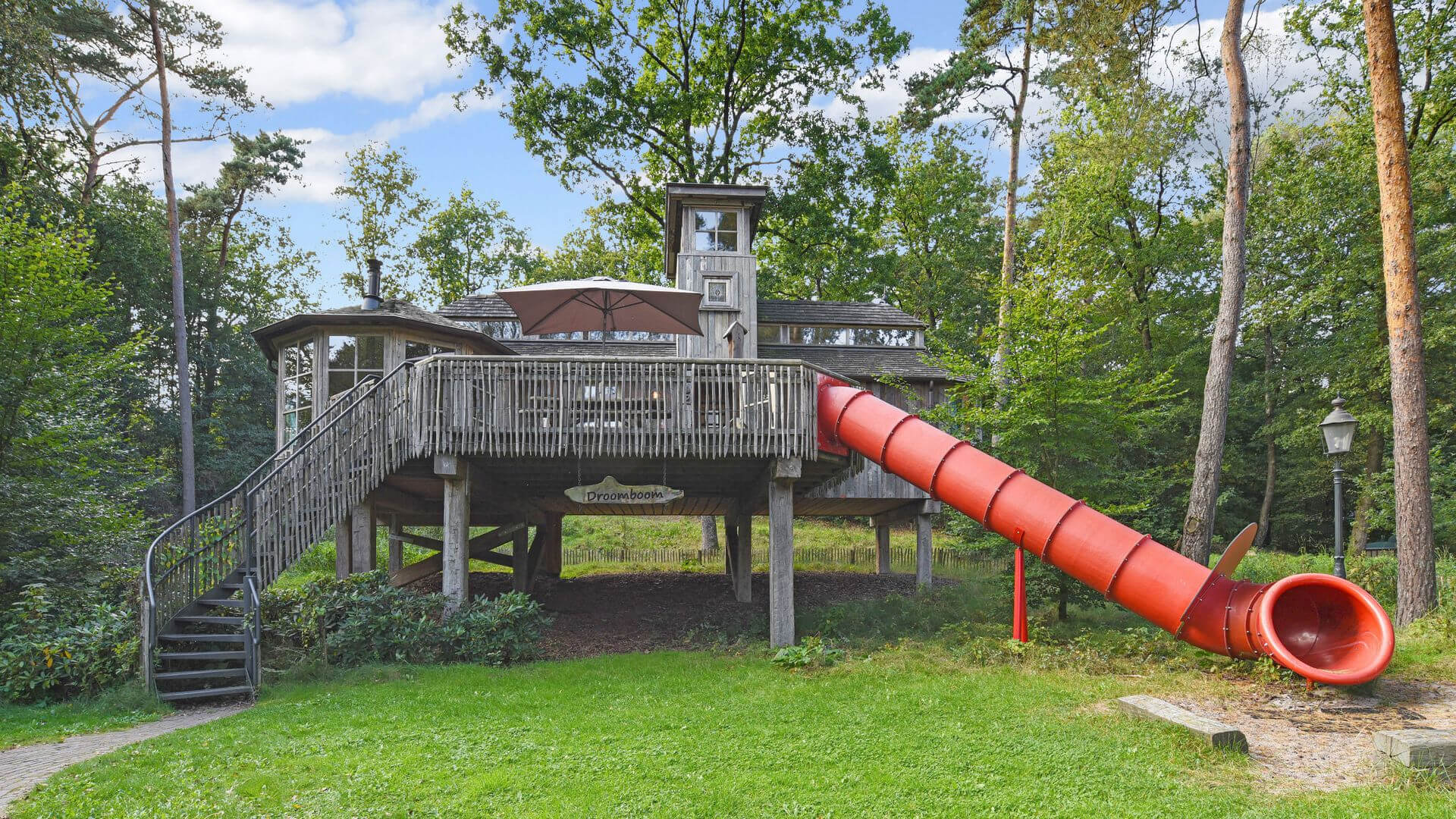 Overnachten in een boomhut in Nederland : Boomhut in Hoenderloo - Gelderland