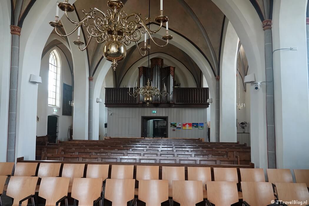 De binnenkant van de kerk in Herveld tijdens etappe 4 van het Pad van de Vrijheid van Herveld naar Valburg