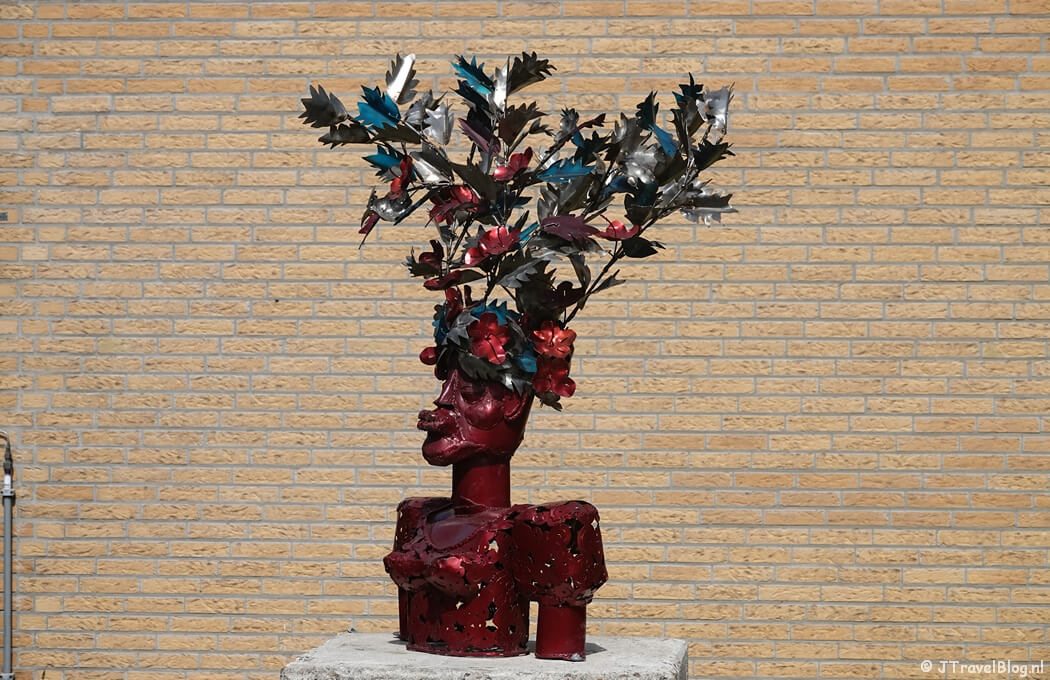 Kunstwerk van Sokari Douglas Camp (nr. 70) tijdens ARTZUID 2025 in Amsterdam