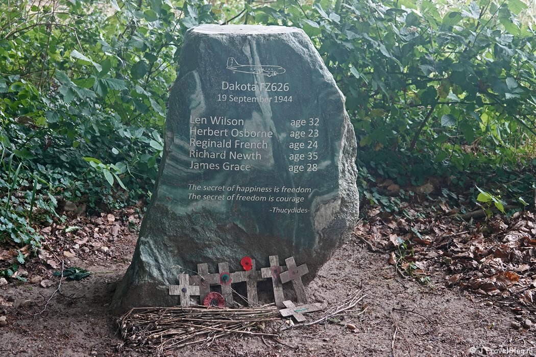 Dakota FZ626 monument tijdens etappe 7 van het Pad van de Vrijheid rond Oosterbeek