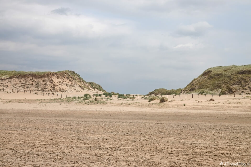 De duinen vanaf het strand tijdens mijn NS-wandeling Kennemerduinen