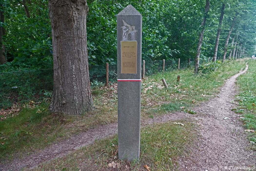 156 Parachute Battalion Memorial tijdens etappe 7 van het Pad van de Vrijheid rond Oosterbeek